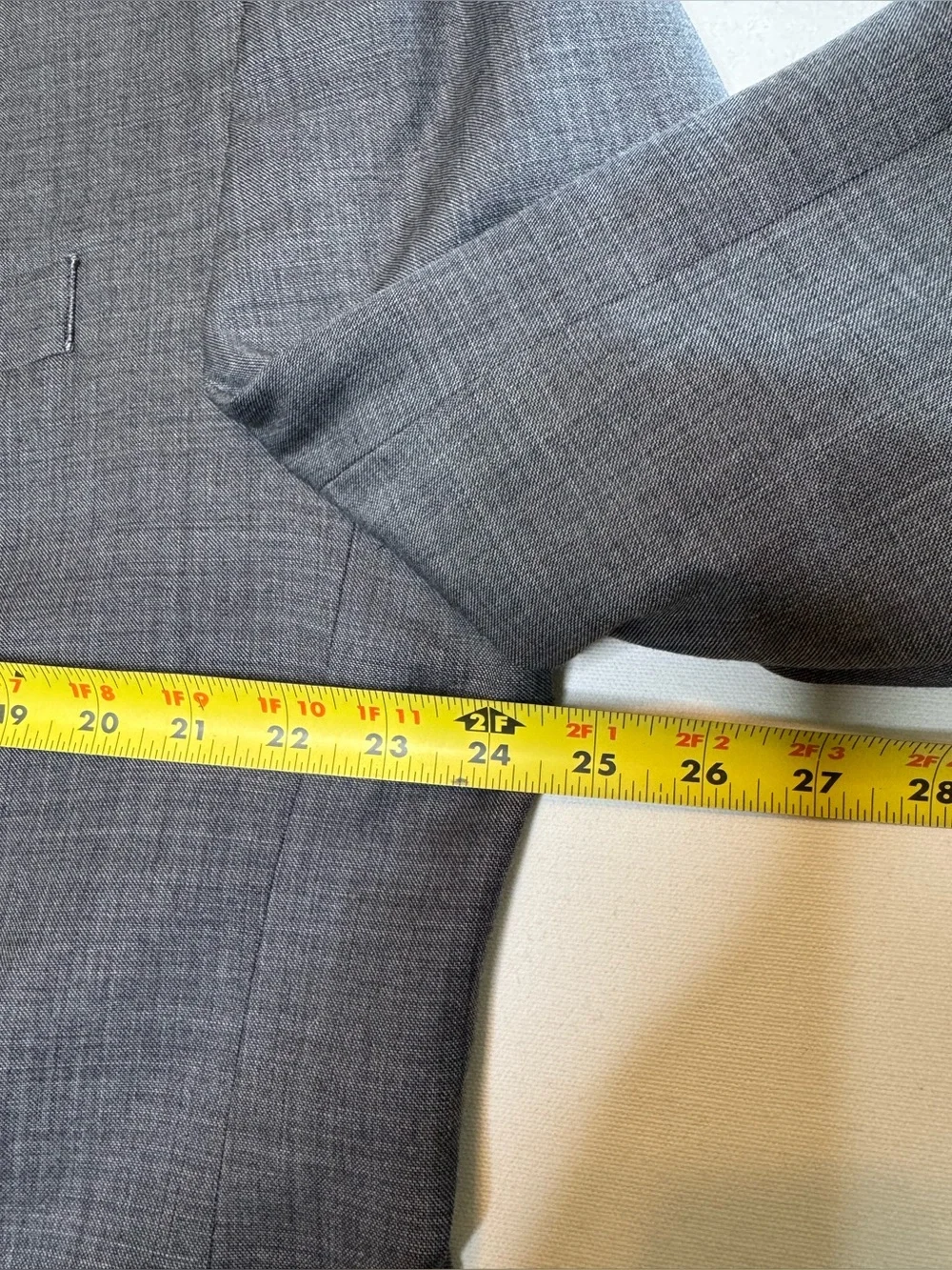 Chaps men’s wool blend suit gray 2-piece size 48R, pants 40x32, 2 button